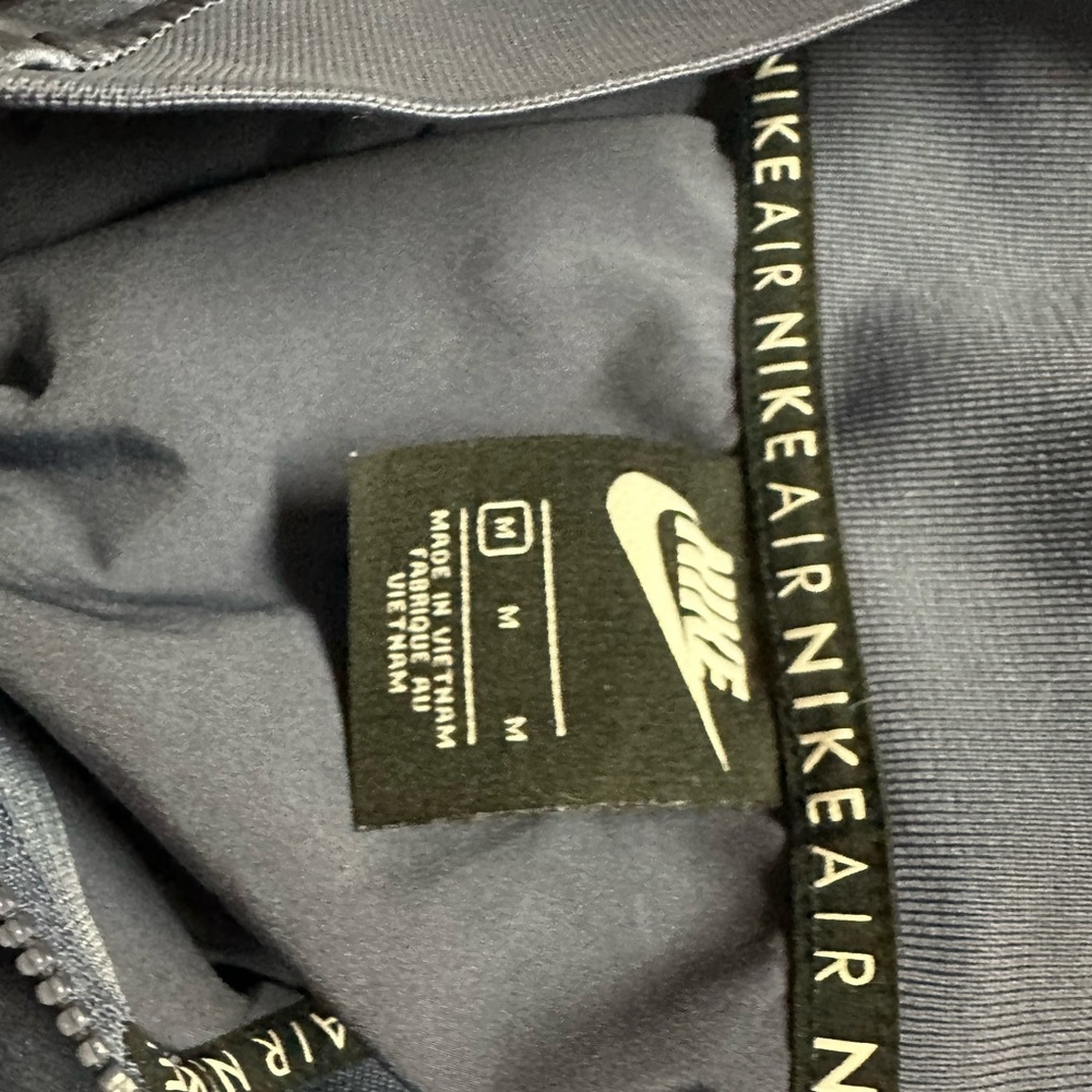 Nike Size Medium - image 5